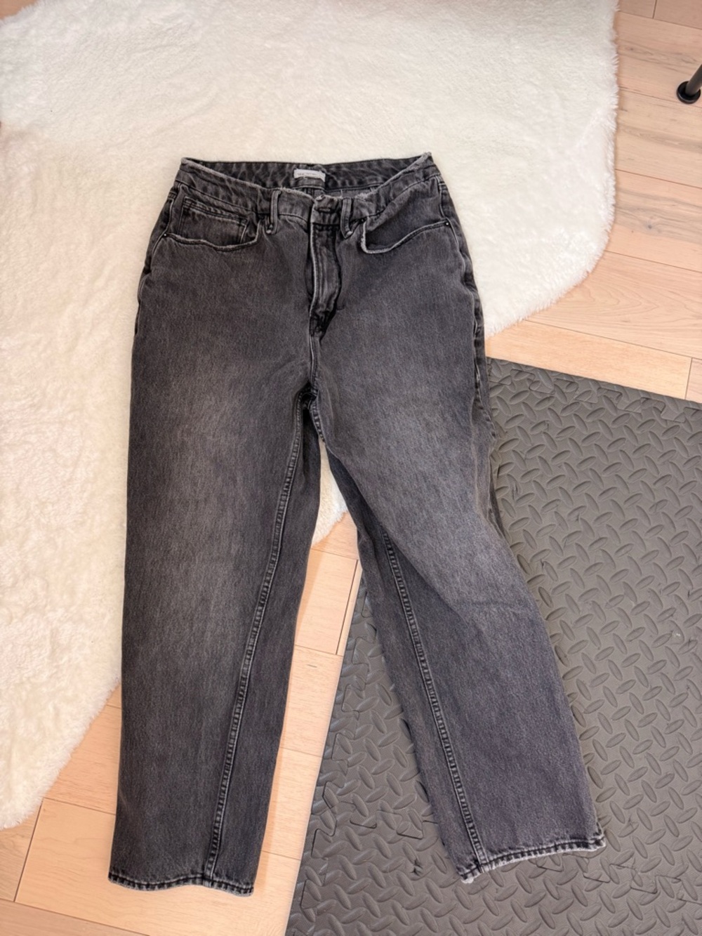 Good American Straight-Leg Jeans in Washed Black